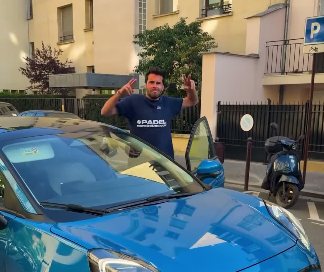 Jules Marie avec le Ford Puma Gen-E lors d'un tournoi de padel — case study The Court Agency